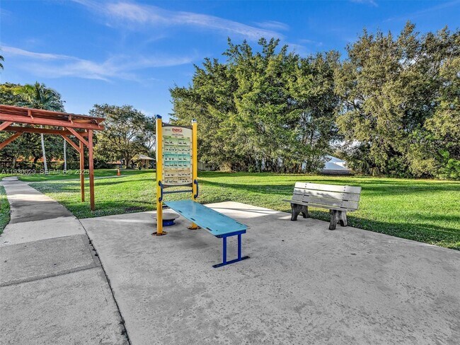 Building Photo - 6747 Sienna Club Dr