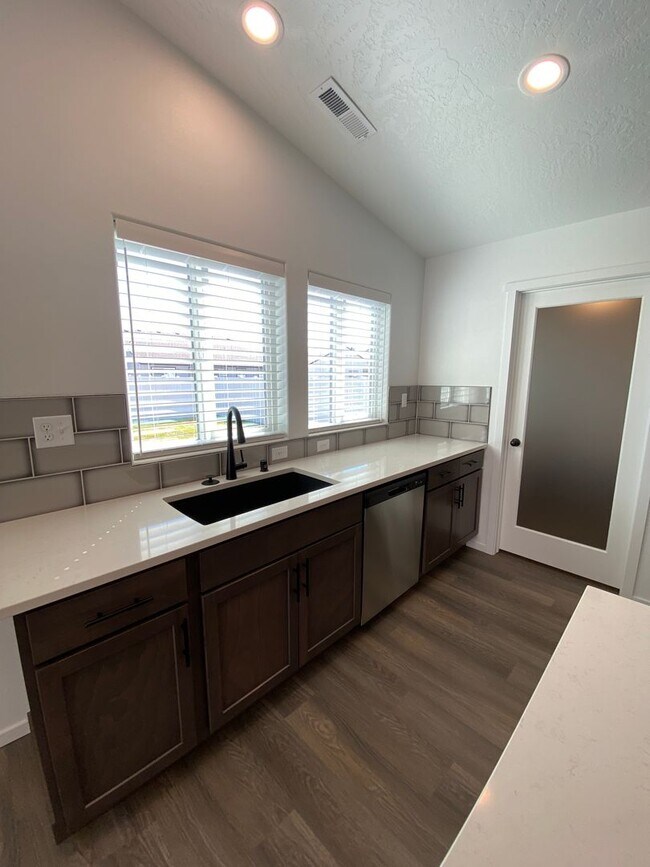 Building Photo - New Construction 3 Bed, 2 Bath House in Sp...