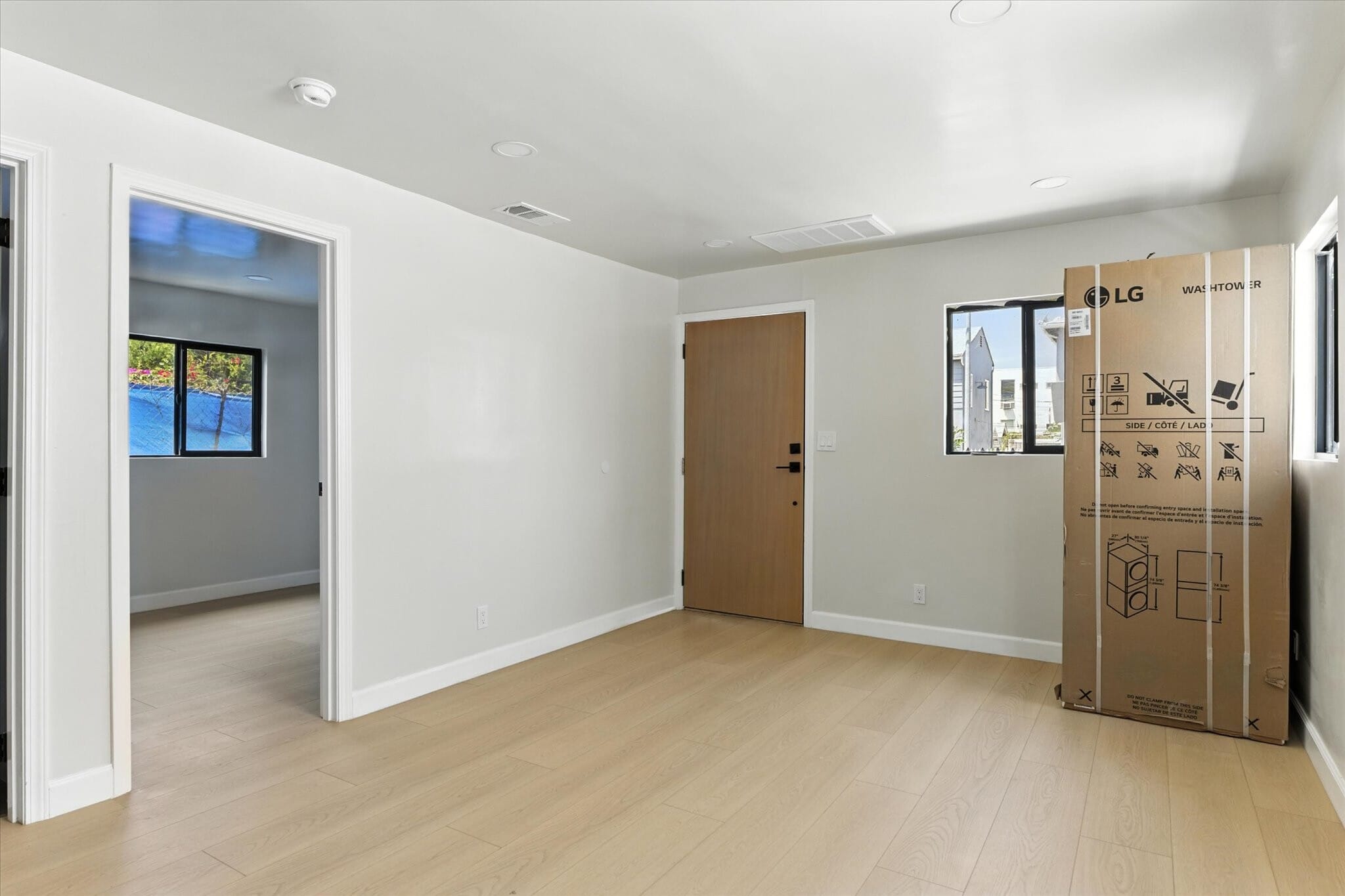 Building Photo - 1170 N Wilton Pl