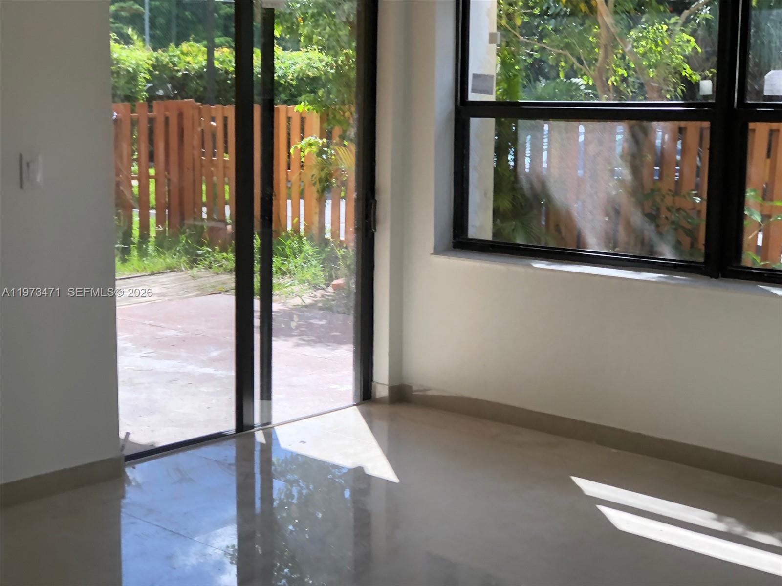 Building Photo - 8883 Fontainebleau Blvd