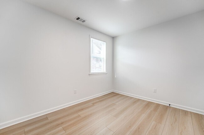 Building Photo - 1865 Ferber Ave