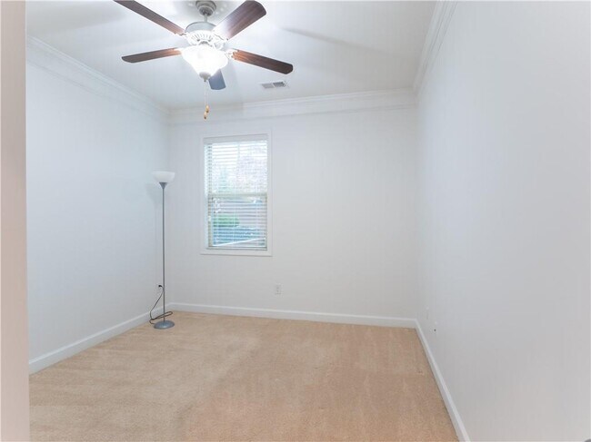 Building Photo - 4865 Alexandria Ave