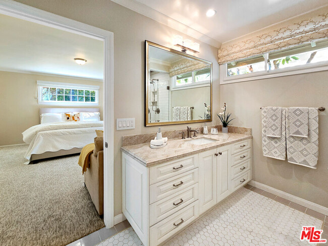 Building Photo - 3690 Crownridge Dr