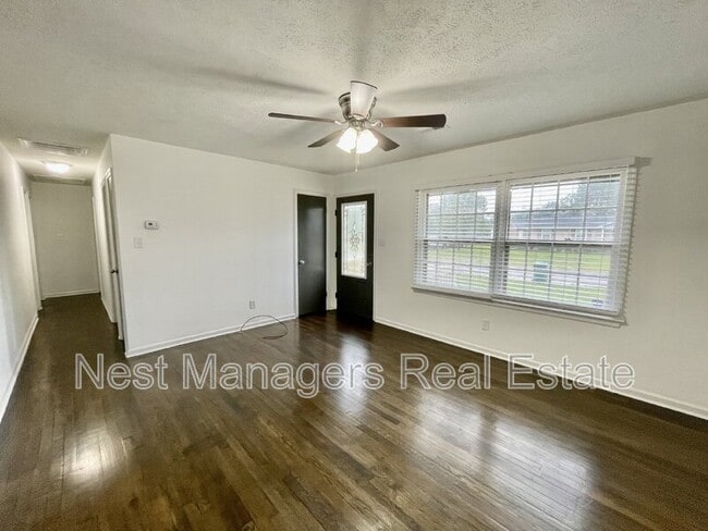 Building Photo - 2816 E Cramer Dr