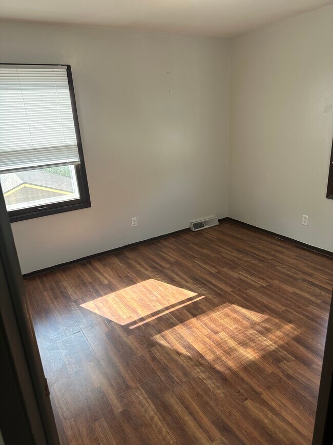 Building Photo - 1961 S 57th St