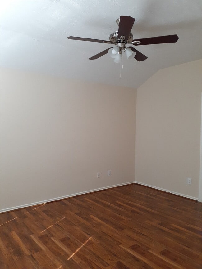 Building Photo - 16914 Great Oaks Glen Dr