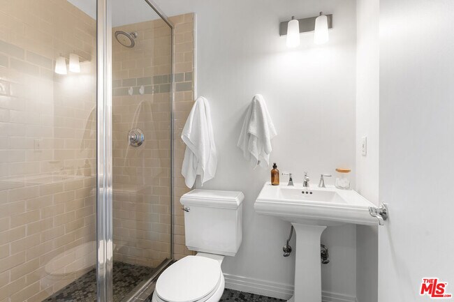 Building Photo - 2333 Vasanta Way