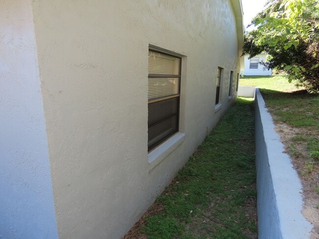 Building Photo - Clermont 2/2 Duplex with Lakeview