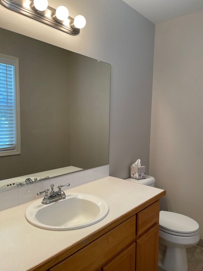 Building Photo - Beautiful and Well Maintained 2 Bed and 2....