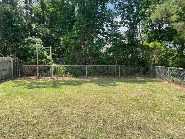 Building Photo - Two Bedroom Two Full Bathroom End Unit Townhome located in Indian Wells!