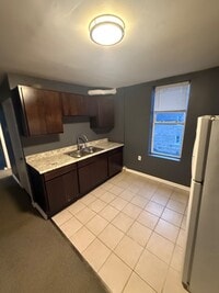 Building Photo - 2612 W 25th St