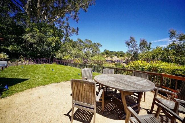 Building Photo - Stylish Greenbrae Home with Sweeping Views...