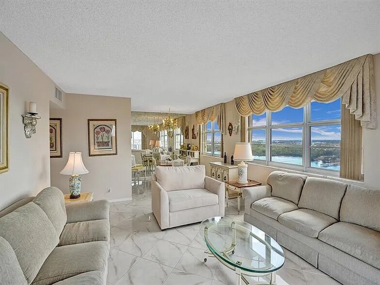 Primary Photo - 2121 N Ocean Blvd