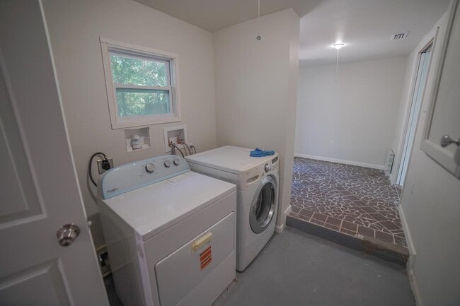 Building Photo - 5057 Tillie Ln