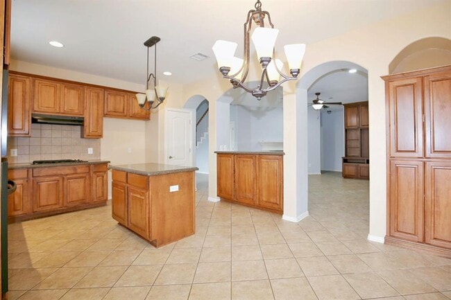 Building Photo - 2002 Singing Hls