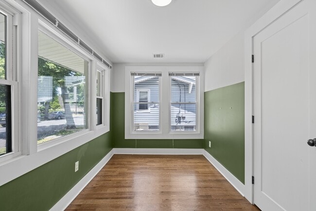 Building Photo - 141 6th St