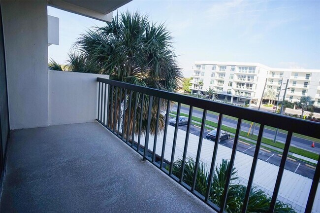 Building Photo - 400 Island Way