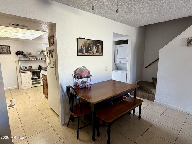 Building Photo - 1510 E 26th Ln