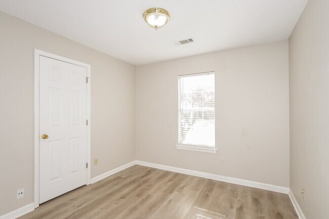 Building Photo - 6940 Brady Hill Dr