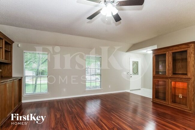 Building Photo - 123 S Village Knoll Cir