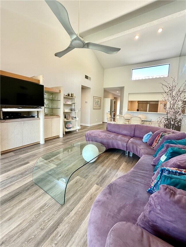 Building Photo - 38613 Wisteria Dr