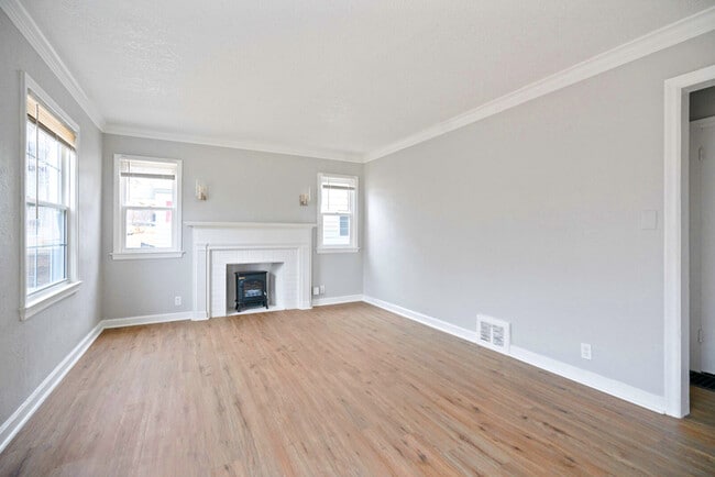 Building Photo - 1203 E 80th St