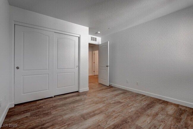 Building Photo - 7733 Lively Loom Ct