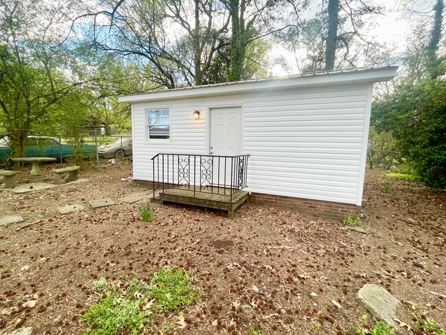Building Photo - 1004 Highland Ave