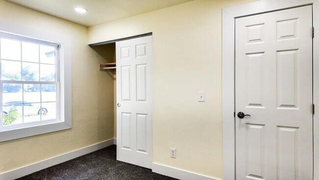 Building Photo - 2913 SW 13th St