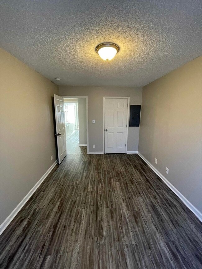 Building Photo - 320 Donna Dr