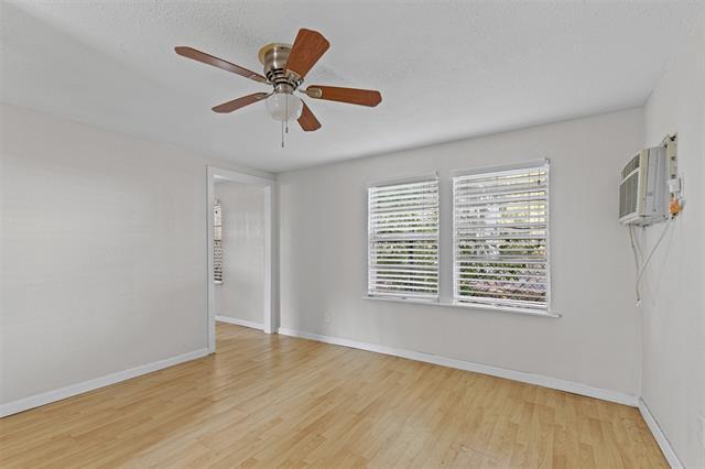 Building Photo - 2117 W Lotus Ave