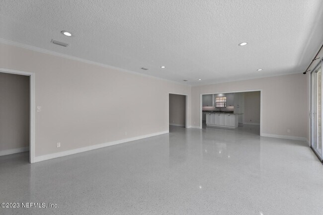 Building Photo - 221 Pablo Rd