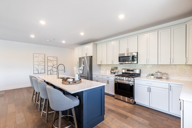 Building Photo - 617 Manhattan Blvd