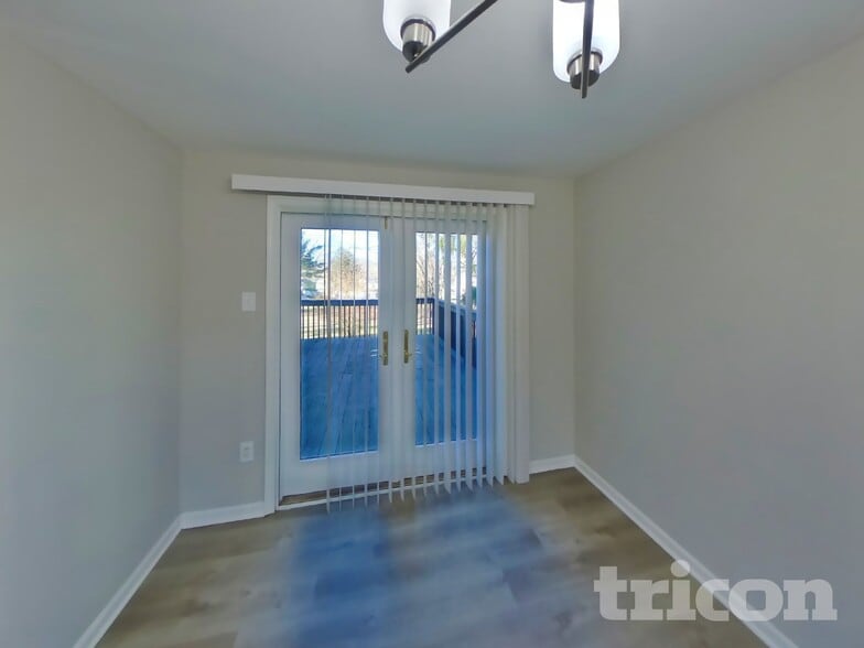 Building Photo - 33 Sioux Rd