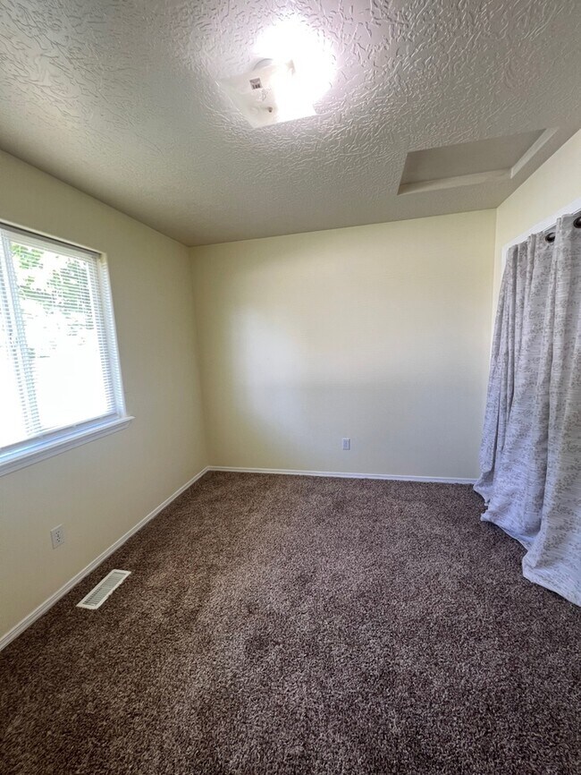 Building Photo - 3 Bed 2 Bath House in Nampa!