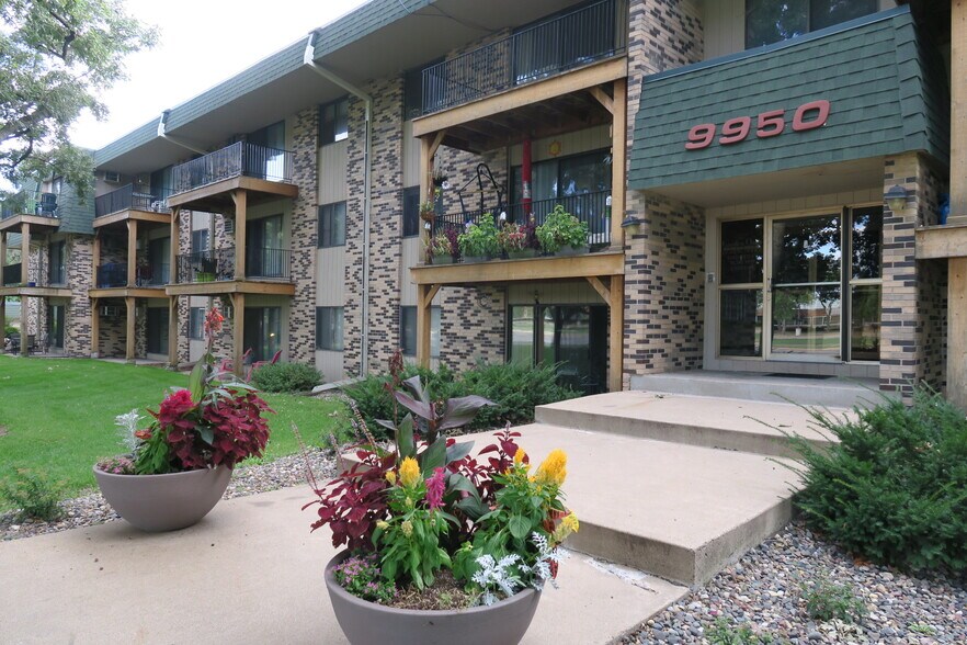 Garden Oaks Apartments 9975 Butternut St NW Coon Rapids MN 55448