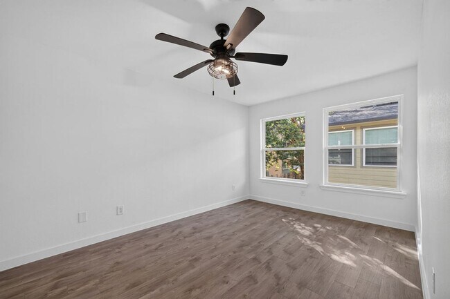 Building Photo - 2124 Burton Dr