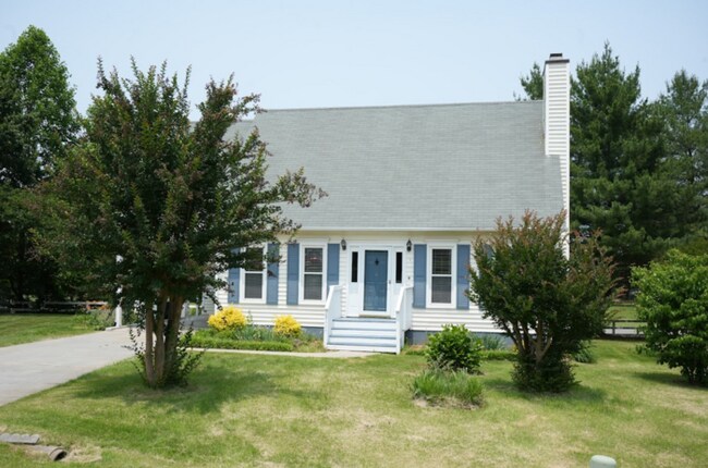 Building Photo - Charming 3-Bedroom, 2-Bathroom Home Perfec...