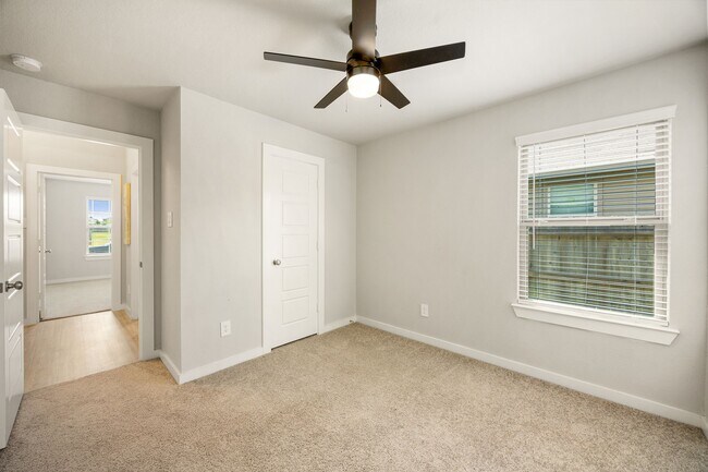 Building Photo - 723 Larkspur Shadow Dr