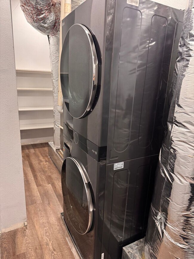 Building Photo - Beautiful single family home