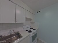 Building Photo - 1700 Rexford Dr