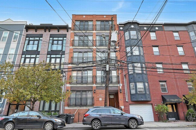 Building Photo - 64 Madison St