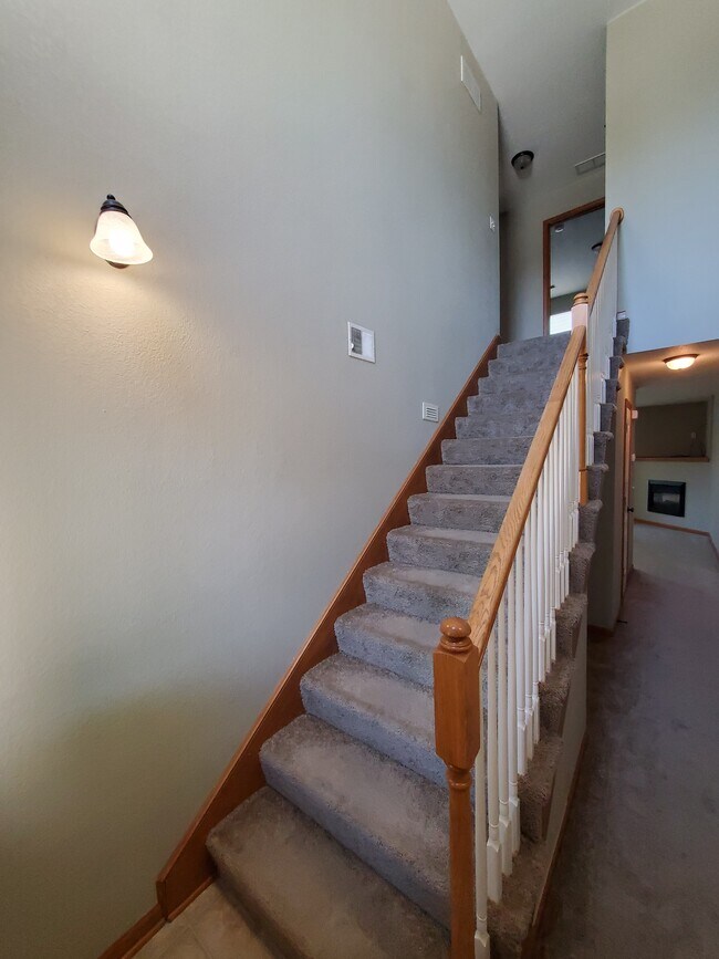 Building Photo - 1668 NW Garrett Dr