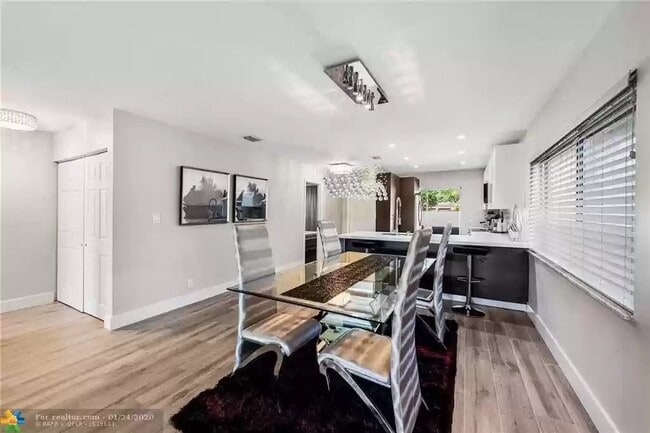 Building Photo - 9922 NW 65th Ct