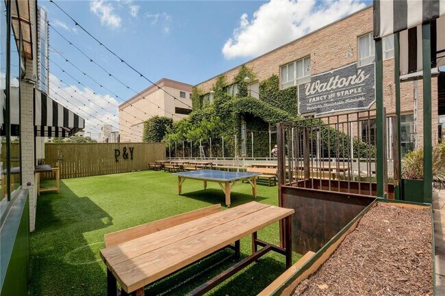 Building Photo - 1406 Windsor Rd