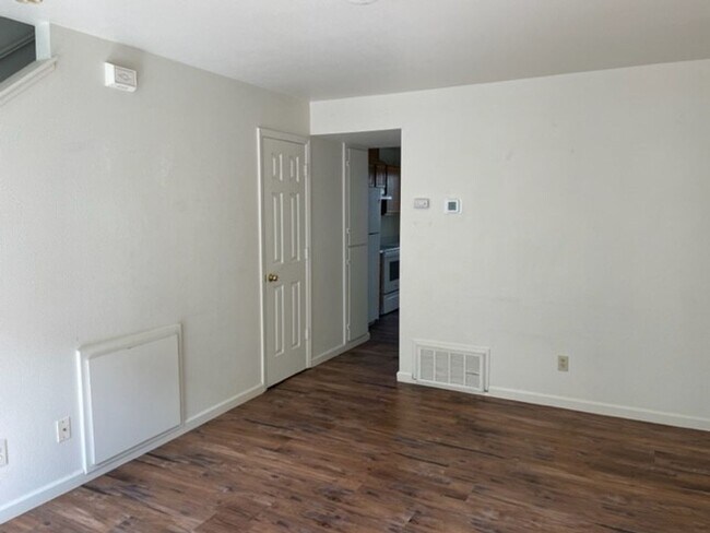 Building Photo - 4005 Pheasant Dr