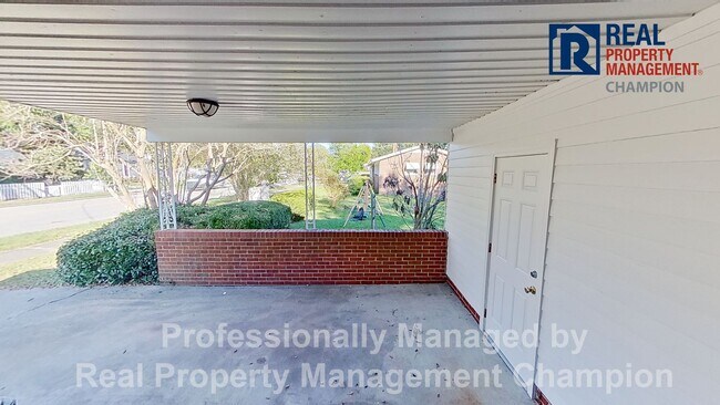 Building Photo - All Brick Ranch Style Home on Large Corner Lot