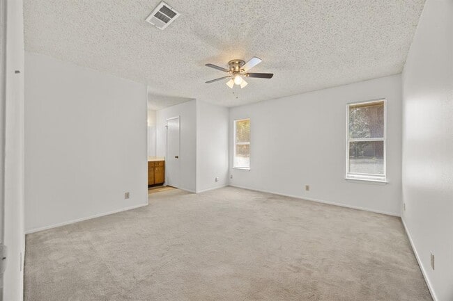 Building Photo - 800 Central Dr