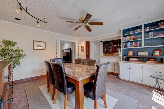Building Photo - 6329 Del Monte Dr