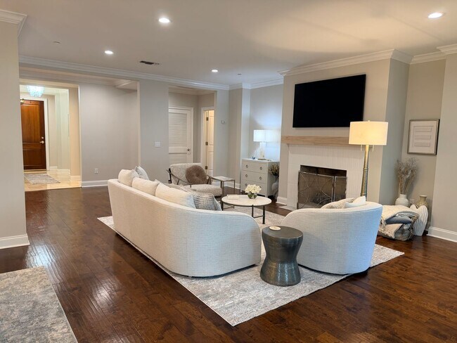 Building Photo - Stunning Luxury, Two Bedroom Creek Front Condo in Hilton Head Plantation